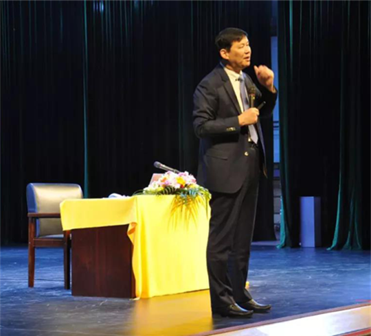 【博海論壇】600余名企業(yè)家出席博海國(guó)濟(jì)商學(xué)院云南分院第三十五屆高管論壇