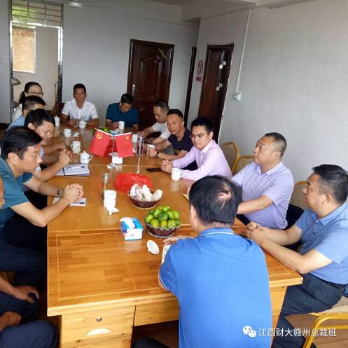 【扶貧活動(dòng)】博海國濟(jì)商學(xué)院贛州教學(xué)點(diǎn)——贛州市江西財(cái)大EMBA同學(xué)聯(lián)誼會(huì)赴會(huì)昌縣洞頭鄉(xiāng)開展扶貧活動(dòng)487.jpg 【扶貧活動(dòng)】博海國濟(jì)商學(xué)院贛州教學(xué)點(diǎn)——贛州市江西財(cái)大EMBA同學(xué)聯(lián)誼會(huì)赴會(huì)昌縣洞頭鄉(xiāng)開展扶貧活動(dòng)487.jpg