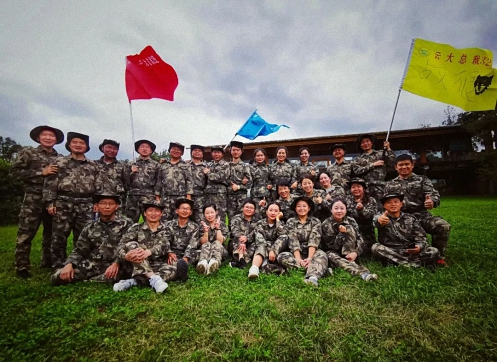 【班級拓展】熔煉團(tuán)隊 超越自我——云大總裁32班《領(lǐng)導(dǎo)力提升——拓展訓(xùn)練》97.jpg