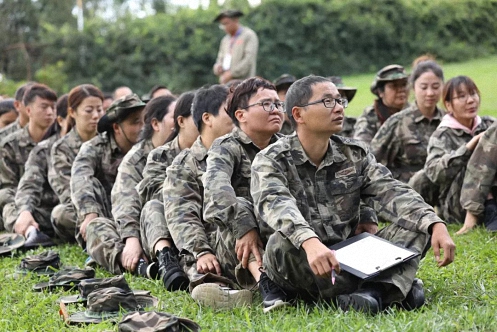 【班級拓展】熔煉團(tuán)隊 超越自我——云大總裁32班《領(lǐng)導(dǎo)力提升——拓展訓(xùn)練》159.jpg