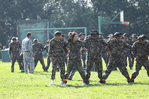 【班級拓展】熔煉團(tuán)隊 超越自我——云大總裁32班《領(lǐng)導(dǎo)力提升——拓展訓(xùn)練》351.jpg