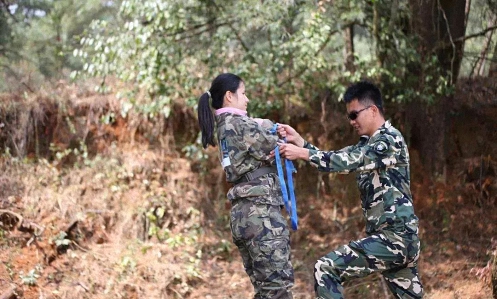 【班級拓展】熔煉團(tuán)隊 超越自我——云大總裁32班《領(lǐng)導(dǎo)力提升——拓展訓(xùn)練》465.jpg