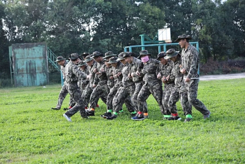 【班級拓展】熔煉團(tuán)隊 超越自我——云大總裁32班《領(lǐng)導(dǎo)力提升——拓展訓(xùn)練》799.jpg