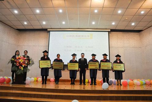 博海國(guó)濟(jì)商學(xué)院云南大學(xué)總裁26.27班結(jié)業(yè)典禮圓滿結(jié)束998.jpg 博海國(guó)濟(jì)商學(xué)院云南大學(xué)總裁26.27班結(jié)業(yè)典禮圓滿結(jié)束998.jpg