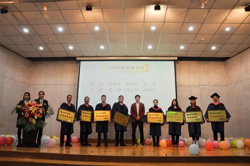 博海國(guó)濟(jì)商學(xué)院云南大學(xué)總裁26.27班結(jié)業(yè)典禮圓滿結(jié)束1000.jpg 博海國(guó)濟(jì)商學(xué)院云南大學(xué)總裁26.27班結(jié)業(yè)典禮圓滿結(jié)束1000.jpg