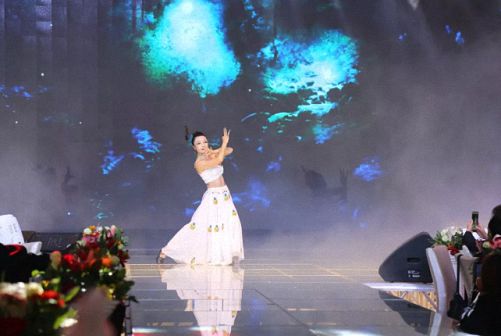 2020年“秦鼎茶業(yè)·聚融交大 品味不凡”西安交通大學(xué)繼續(xù)教育學(xué)院CEO研修中心第七屆新春年會(huì)圓滿落幕！ 2526.jpg