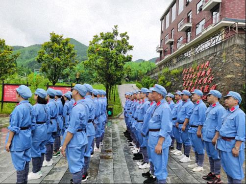 【班級(jí)拓展】——記江西財(cái)大贛州總裁21班《團(tuán)隊(duì)文化建設(shè)》素質(zhì)拓展課程208.jpg 【班級(jí)拓展】——記江西財(cái)大贛州總裁21班《團(tuán)隊(duì)文化建設(shè)》素質(zhì)拓展課程208.jpg