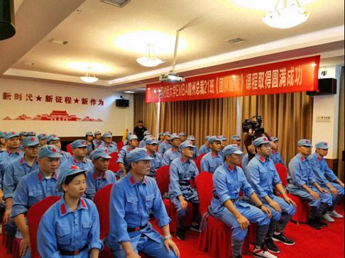 【班級(jí)拓展】——記江西財(cái)大贛州總裁21班《團(tuán)隊(duì)文化建設(shè)》素質(zhì)拓展課程257.jpg 【班級(jí)拓展】——記江西財(cái)大贛州總裁21班《團(tuán)隊(duì)文化建設(shè)》素質(zhì)拓展課程257.jpg