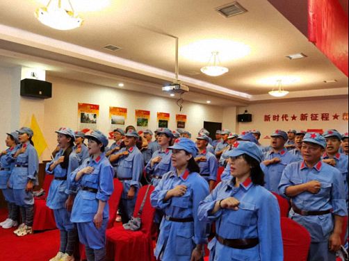 【班級(jí)拓展】——記江西財(cái)大贛州總裁21班《團(tuán)隊(duì)文化建設(shè)》素質(zhì)拓展課程309.jpg 【班級(jí)拓展】——記江西財(cái)大贛州總裁21班《團(tuán)隊(duì)文化建設(shè)》素質(zhì)拓展課程309.jpg