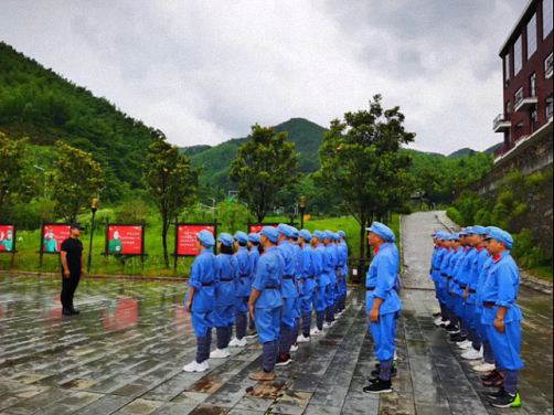 【班級(jí)拓展】——記江西財(cái)大贛州總裁21班《團(tuán)隊(duì)文化建設(shè)》素質(zhì)拓展課程408.jpg 【班級(jí)拓展】——記江西財(cái)大贛州總裁21班《團(tuán)隊(duì)文化建設(shè)》素質(zhì)拓展課程408.jpg