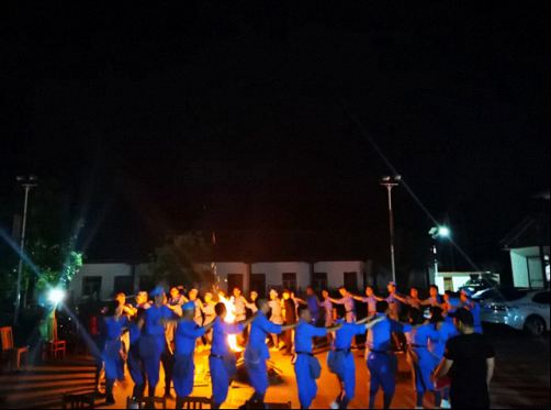 【班級(jí)拓展】——記江西財(cái)大贛州總裁21班《團(tuán)隊(duì)文化建設(shè)》素質(zhì)拓展課程1178.jpg 【班級(jí)拓展】——記江西財(cái)大贛州總裁21班《團(tuán)隊(duì)文化建設(shè)》素質(zhì)拓展課程1178.jpg