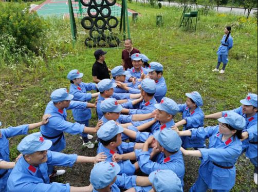 【班級(jí)拓展】——記江西財(cái)大贛州總裁21班《團(tuán)隊(duì)文化建設(shè)》素質(zhì)拓展課程1340.jpg 【班級(jí)拓展】——記江西財(cái)大贛州總裁21班《團(tuán)隊(duì)文化建設(shè)》素質(zhì)拓展課程1340.jpg