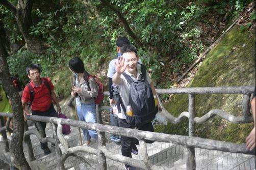 凝心聚力 勇攀高峰——記博海國(guó)濟(jì)商學(xué)院江西分院武功山登山之旅632.jpg