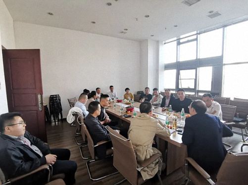 參觀房地產(chǎn)評估與經(jīng)紀(jì)會長單位——贛州教學(xué)點(diǎn)總裁22班師生走進(jìn)鼎信房地產(chǎn)780.jpg 參觀房地產(chǎn)評估與經(jīng)紀(jì)會長單位——贛州教學(xué)點(diǎn)總裁22班師生走進(jìn)鼎信房地產(chǎn)780.jpg