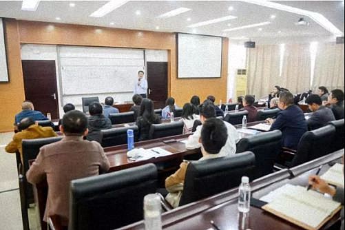 【教學(xué)預(yù)告】博海國(guó)濟(jì)商學(xué)院江西分院12月19日-20日張永光教授《國(guó)學(xué)智慧與企業(yè)管理》課程邀請(qǐng)函1093.jpg 【教學(xué)預(yù)告】博海國(guó)濟(jì)商學(xué)院江西分院12月19日-20日張永光教授《國(guó)學(xué)智慧與企業(yè)管理》課程邀請(qǐng)函1093.jpg