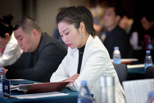 【開(kāi)學(xué)典禮】博海國(guó)濟(jì)?崇簡(jiǎn)人文教育中心企業(yè)家哲學(xué)智慧與歷史修養(yǎng)高級(jí)研修班第7期暨隆重開(kāi)班1367.jpg 【開(kāi)學(xué)典禮】博海國(guó)濟(jì)?崇簡(jiǎn)人文教育中心企業(yè)家哲學(xué)智慧與歷史修養(yǎng)高級(jí)研修班第7期暨隆重開(kāi)班1367.jpg