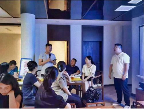 用幸福斟滿人生——談金錢與幸福的關(guān)系重慶分院高級(jí)工商管理研修35班沙龍活動(dòng)778.jpg