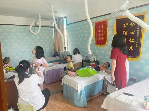 【企業(yè)走訪】——走訪贛州教學(xué)點(diǎn)總裁24班學(xué)員企業(yè)贛州濟(jì)世堂國(guó)醫(yī)館677.jpg 【企業(yè)走訪】——走訪贛州教學(xué)點(diǎn)總裁24班學(xué)員企業(yè)贛州濟(jì)世堂國(guó)醫(yī)館677.jpg