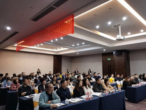 【課程回顧】贛州教學點11月17日公開課王體星教授《數(shù)字經(jīng)濟時代的企業(yè)戰(zhàn)略重構》1628.jpg 【課程回顧】贛州教學點11月17日公開課王體星教授《數(shù)字經(jīng)濟時代的企業(yè)戰(zhàn)略重構》1628.jpg