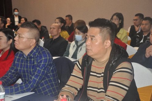 【課程回顧】贛州教學點11月17日公開課王體星教授《數(shù)字經(jīng)濟時代的企業(yè)戰(zhàn)略重構》2426.jpg 【課程回顧】贛州教學點11月17日公開課王體星教授《數(shù)字經(jīng)濟時代的企業(yè)戰(zhàn)略重構》2426.jpg