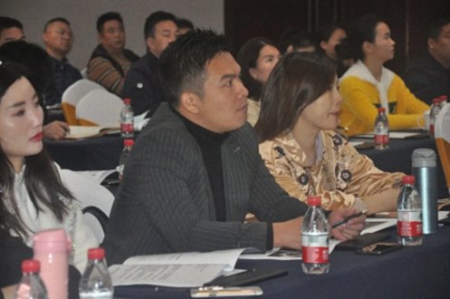 【課程回顧】贛州教學點11月17日公開課王體星教授《數(shù)字經(jīng)濟時代的企業(yè)戰(zhàn)略重構》3056.jpg 【課程回顧】贛州教學點11月17日公開課王體星教授《數(shù)字經(jīng)濟時代的企業(yè)戰(zhàn)略重構》3056.jpg