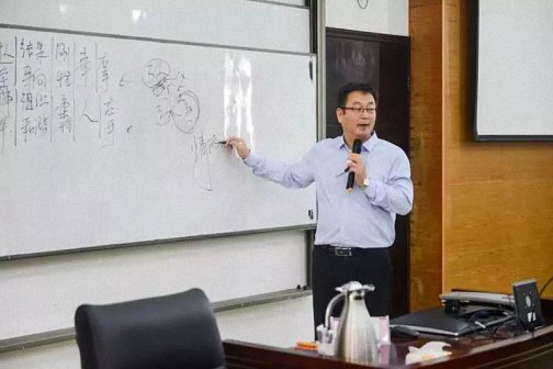 【教學(xué)預(yù)告】江西新商界高級(jí)管理研修班8月20日-21日張永光教授《國(guó)學(xué)智慧與企業(yè)管理》390.jpg 【教學(xué)預(yù)告】江西新商界高級(jí)管理研修班8月20日-21日張永光教授《國(guó)學(xué)智慧與企業(yè)管理》390.jpg