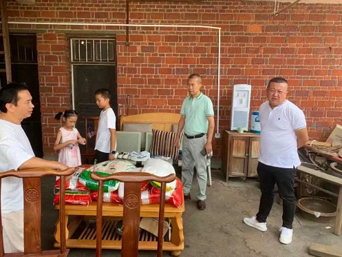 贛州新商界23班赴水東鎮(zhèn)天使兒童村開展慰問活動(dòng)348.jpg 贛州新商界23班赴水東鎮(zhèn)天使兒童村開展慰問活動(dòng)348.jpg