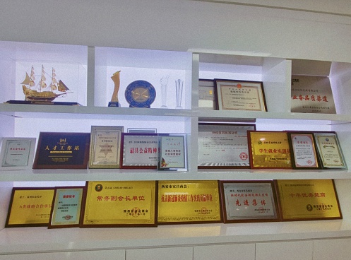 【企業(yè)走訪】——走訪西安CEO研修4班學(xué)員企業(yè)陜西綠洲保險(xiǎn)代理有限公司724.jpg 【企業(yè)走訪】——走訪西安CEO研修4班學(xué)員企業(yè)陜西綠洲保險(xiǎn)代理有限公司724.jpg