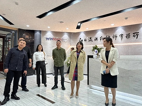 【企業(yè)走訪】——江西新商界83班琚冰同學所在單位江西瀛洪仁律師事務所806.jpg 【企業(yè)走訪】——江西新商界83班琚冰同學所在單位江西瀛洪仁律師事務所806.jpg