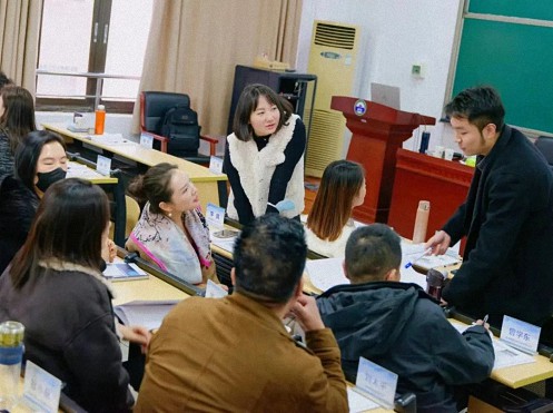 【開學(xué)典禮】博海國濟(jì)新商界研修班第182期暨武漢企業(yè)家工商管理(春季)班隆重開班408.jpg 【開學(xué)典禮】博海國濟(jì)新商界研修班第182期暨武漢企業(yè)家工商管理(春季)班隆重開班408.jpg