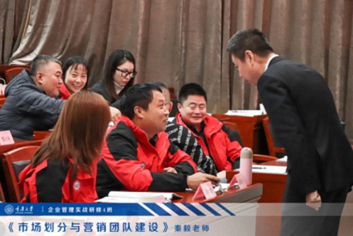 【課程回顧】重慶分院12月2日-3日秦毅老師《市場(chǎng)劃分與營(yíng)銷團(tuán)隊(duì)建設(shè)》565.jpg 【課程回顧】重慶分院12月2日-3日秦毅老師《市場(chǎng)劃分與營(yíng)銷團(tuán)隊(duì)建設(shè)》565.jpg