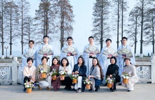 東湖畔花事：以指尖美學(xué)，赴一場(chǎng)春日心靈SPA——武漢企業(yè)家國(guó)學(xué)人文班&工商管理班插花雅集活動(dòng)紀(jì)實(shí) 691.jpg