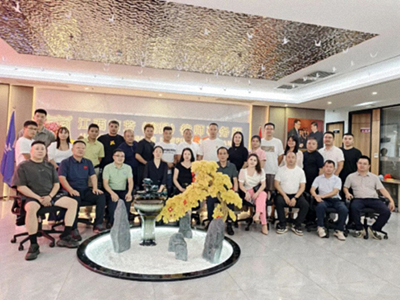 管控風(fēng)險(xiǎn)，賦能發(fā)展——江西新商界91班《企業(yè)用工風(fēng)險(xiǎn)應(yīng)對(duì)》沙龍?jiān)谀戏悸伤e行