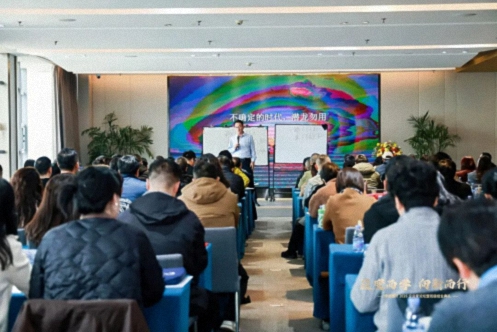 應(yīng)變而學(xué) 向新而行——2026武漢企業(yè)家新春學(xué)習(xí)論壇圓滿舉行776.jpg